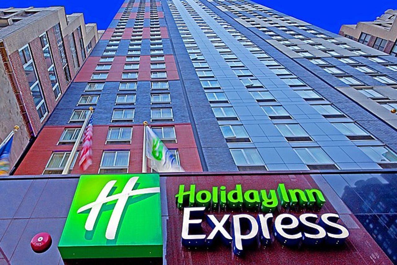 Holiday Inn Express - Times Square By Ihg New York City Exterior photo