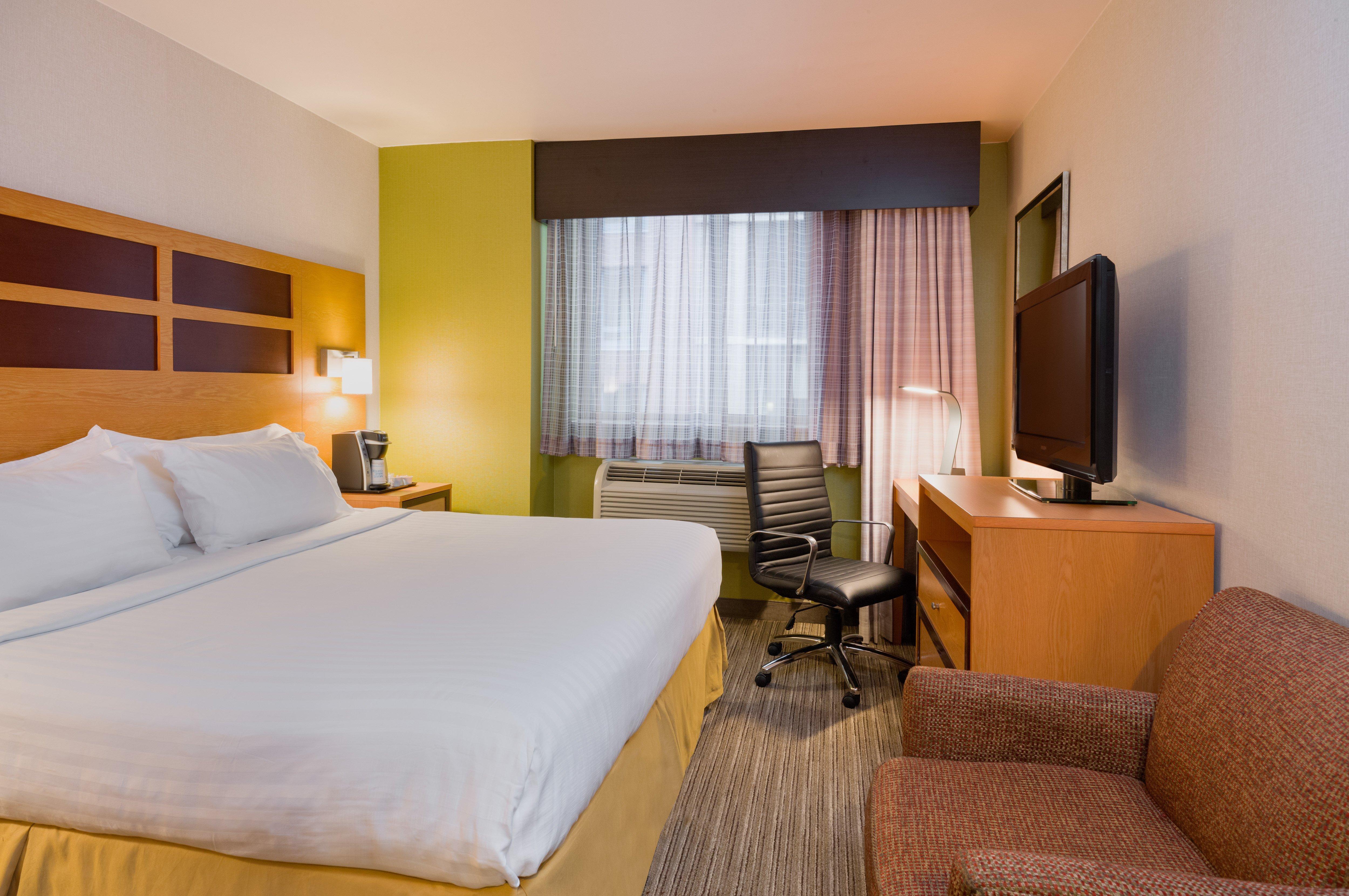 Holiday Inn Express - Times Square By Ihg New York City Exterior photo