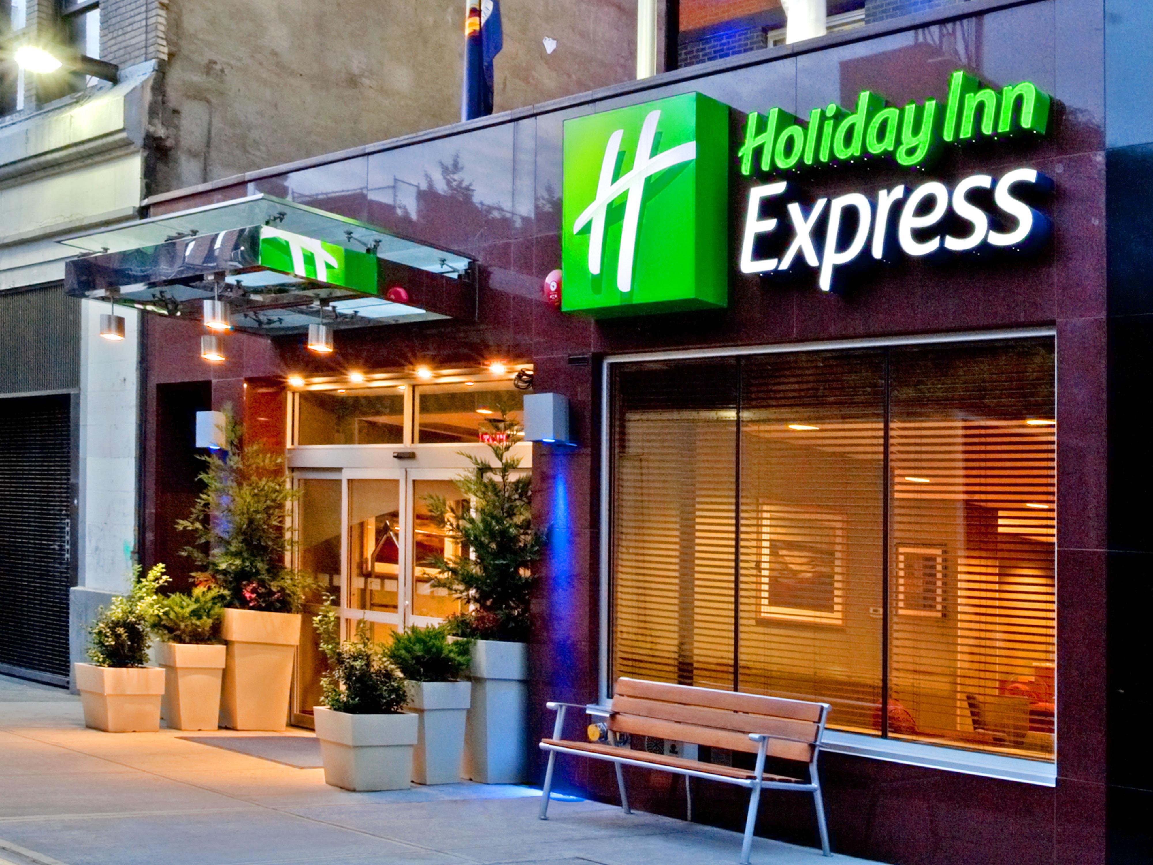 Holiday Inn Express - Times Square By Ihg New York City Exterior photo