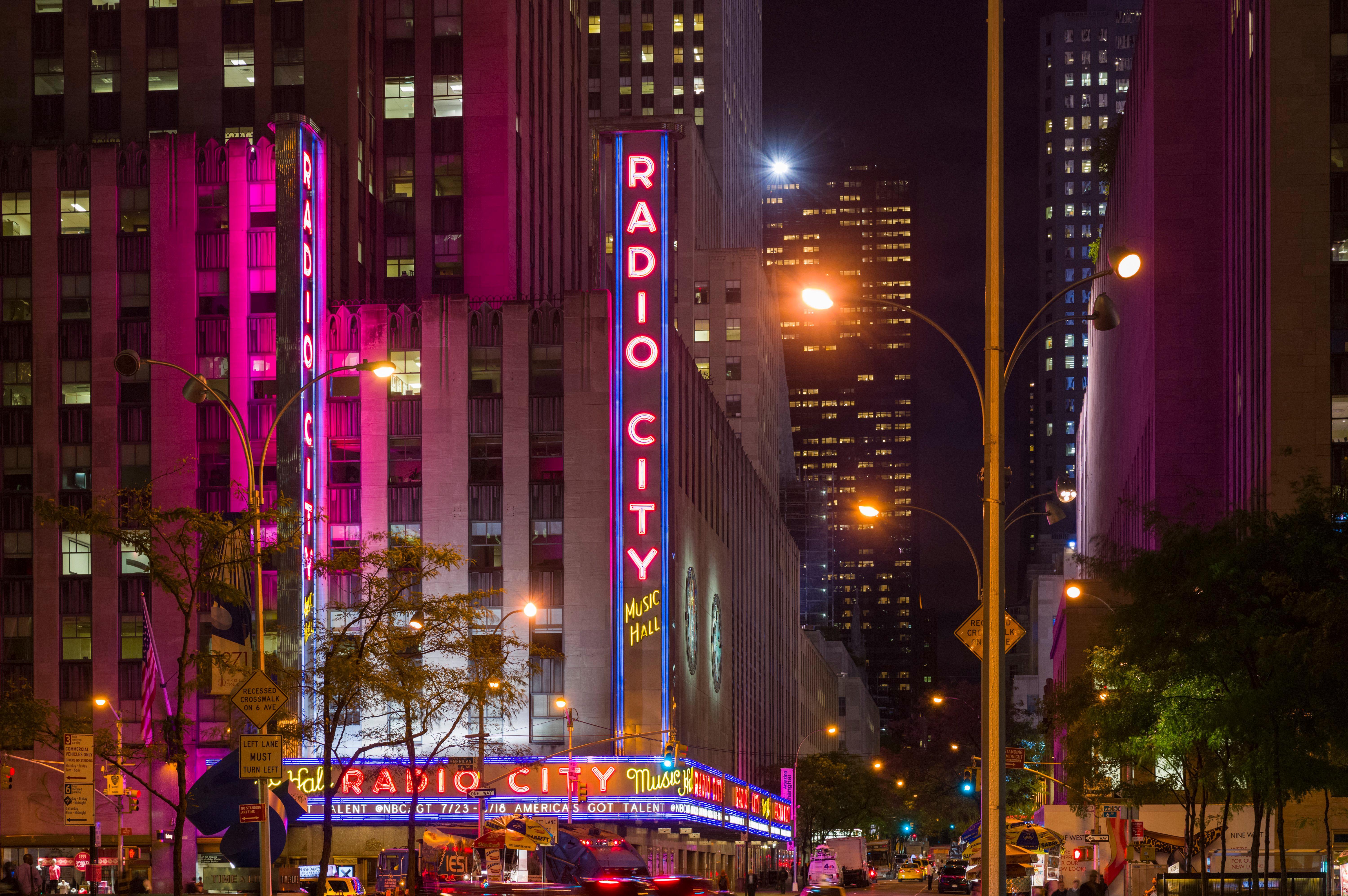 Holiday Inn Express - Times Square By Ihg New York City Exterior photo