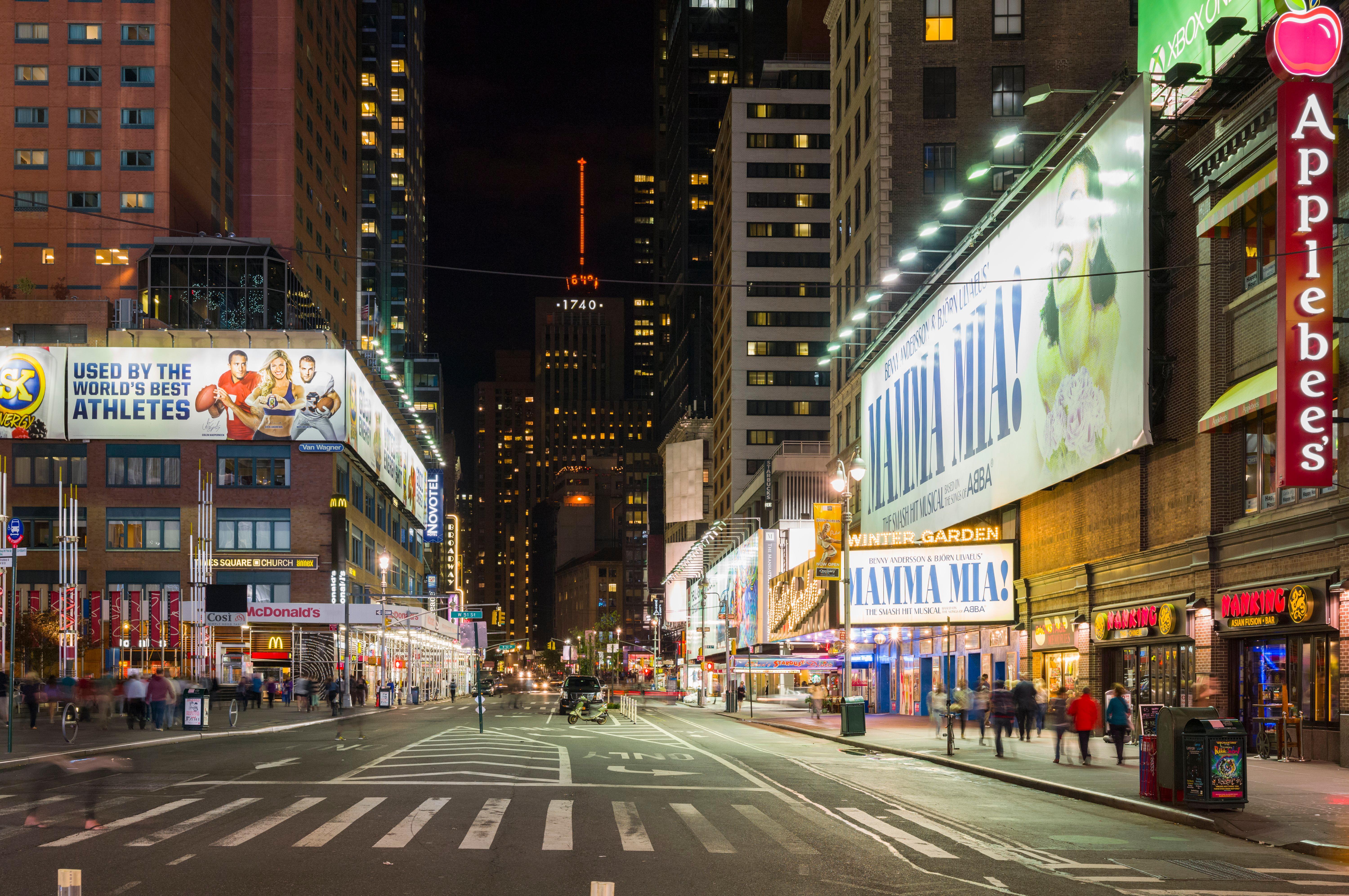 Holiday Inn Express - Times Square By Ihg New York City Exterior photo